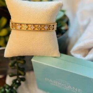 NEW Park Lane Gold Chateau Bracelet Quatrefoil Design Mother Of Pearl
